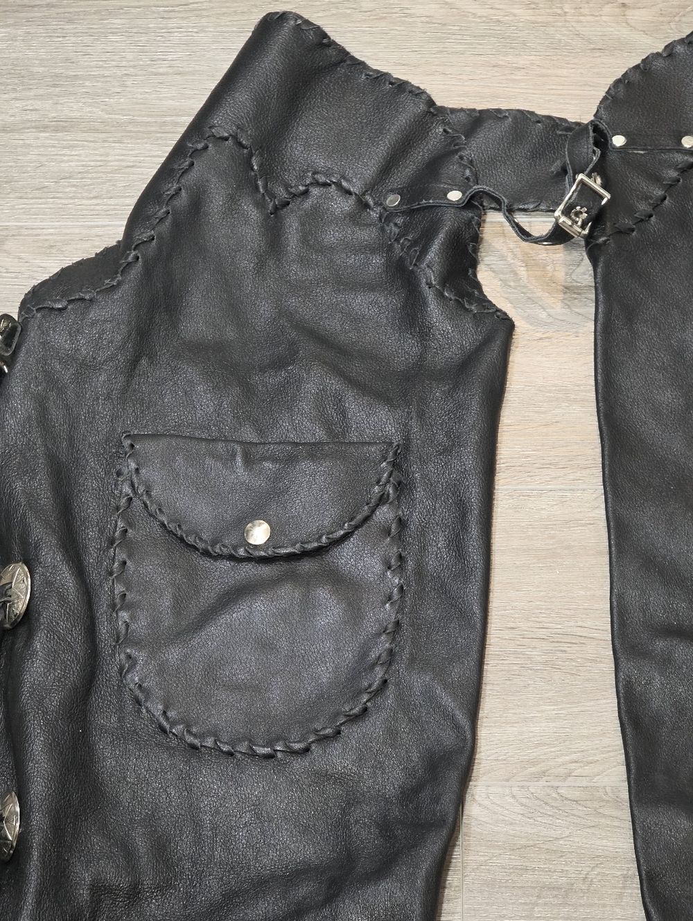 Vintage Heavy Leather Motorcycle/Cowboy Chaps Unisex Sz S-M Conchos Snaps - Picture 5 of 13